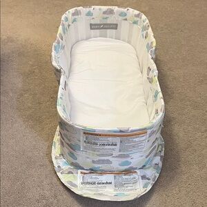 Baby Delight Portable Bassinet - Cloud Pattern